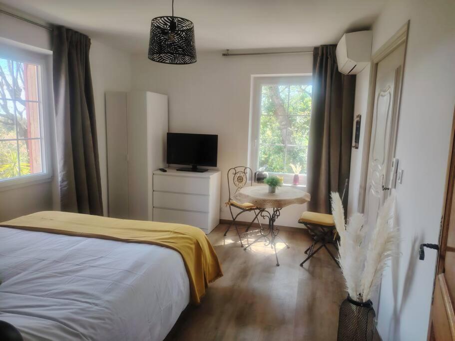 Domaine Des Petites Soeurs A 800M Du Centre Historique Avec 5200M2 De Parc Arbore Vence Luaran gambar